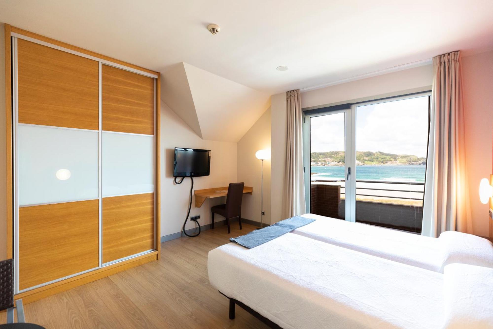 Hotel Maritimo Ris Con Garaje Noja Bagian luar foto