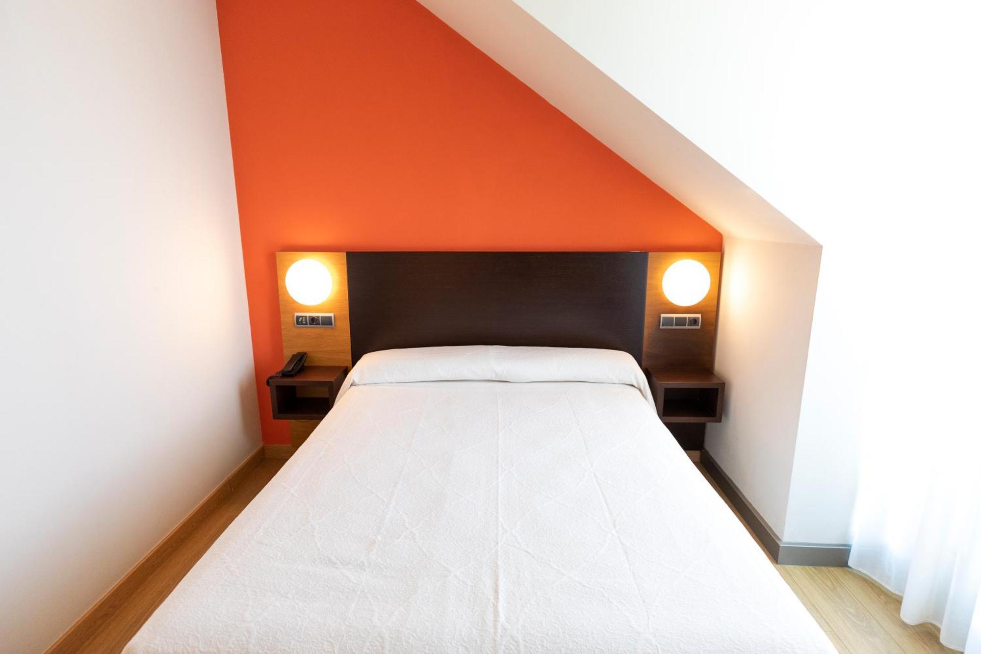 Hotel Maritimo Ris Con Garaje Noja Bagian luar foto