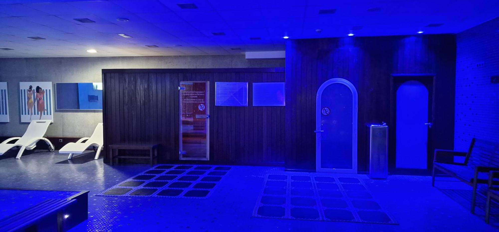 Hotel Maritimo Ris Con Garaje Noja Bagian luar foto