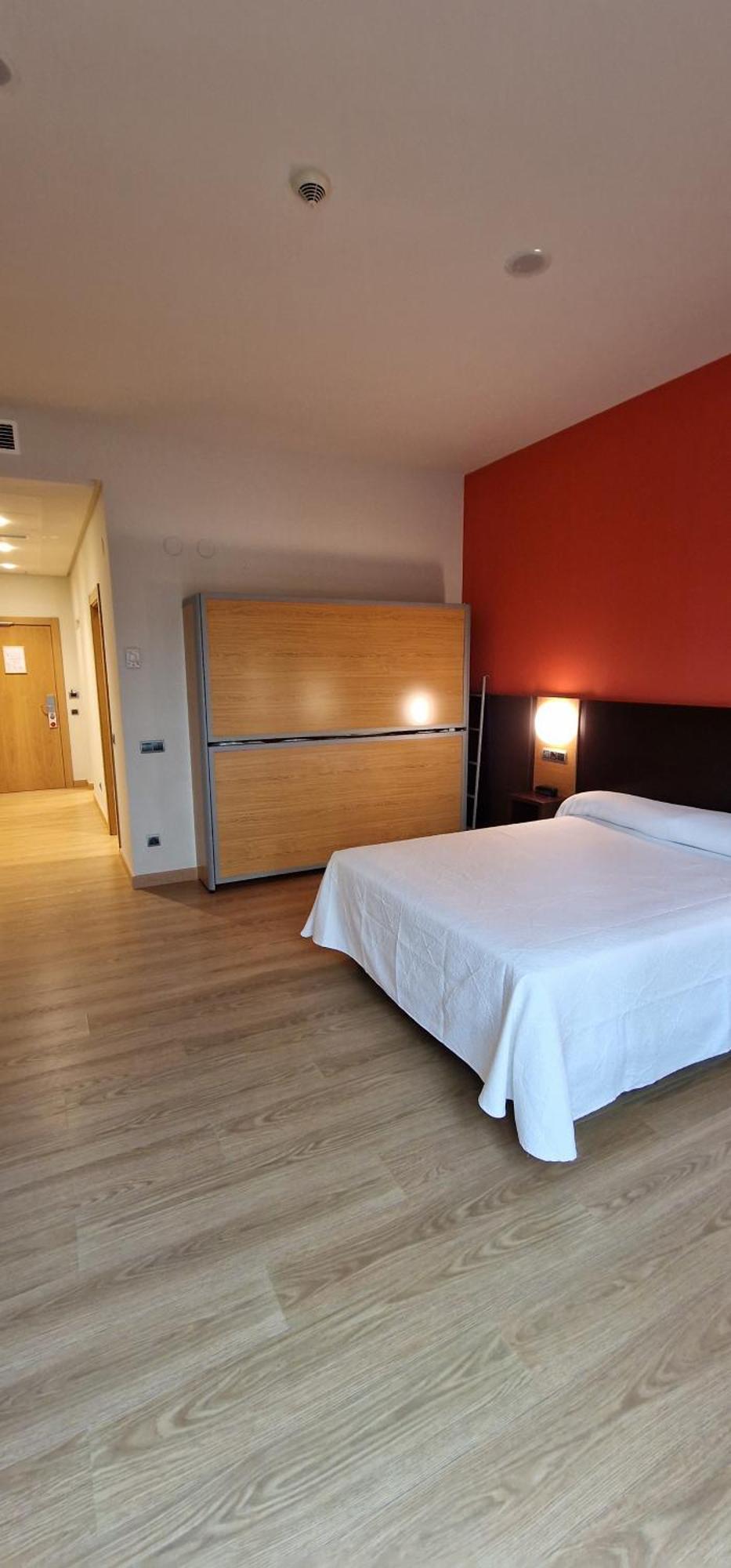 Hotel Maritimo Ris Con Garaje Noja Bagian luar foto